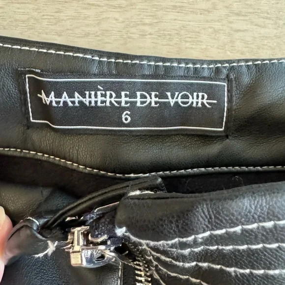 Maniere de Voir Black Faux Leather White Contrast Stitching Size 6 Pants Cargo - Picture 3 of 9